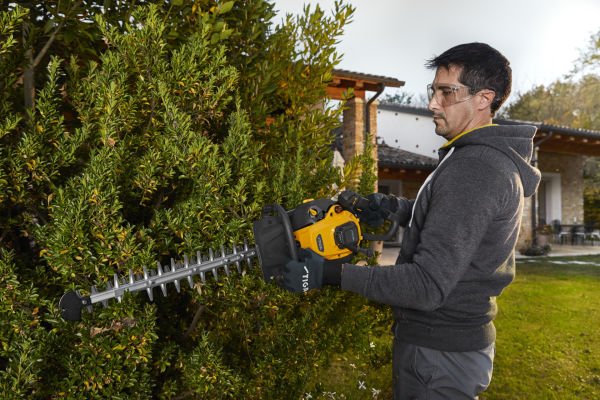 STIGA HT-525 BENZİNLİ ÇİT KESME